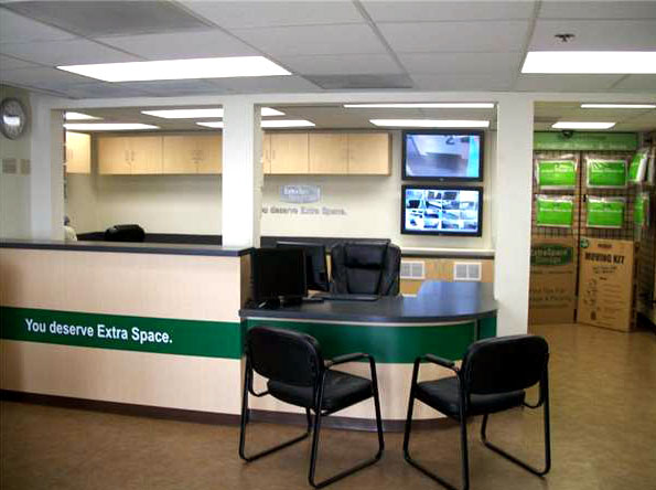 Front desk at Extra Space Storage in El Segundo, California